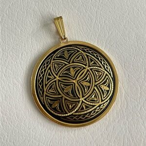 Vintage Filigree Round Pendant Damascene Gold Toledo traditional arabic geometry